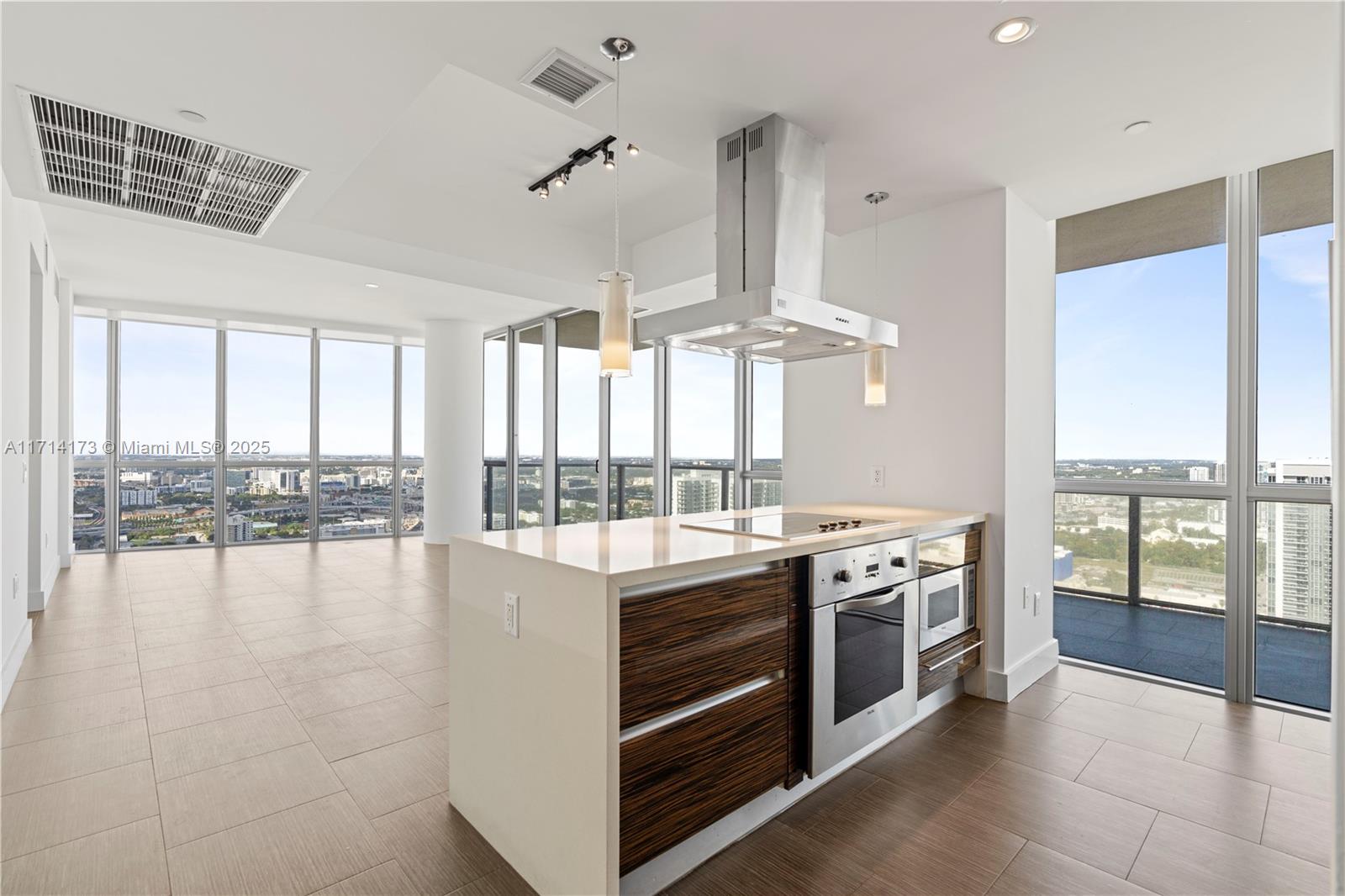 Gorgeous sunset views of Biscayne Blvd and Downtown from this beautiful 2 BD/ 2.5 BA residence with private foyer. Unit boasts tons of natural light, floor-ceiling windows, spacious and open floor plan, and top-of-the-line finishes/appliances. Enjoy the best of Downtown Miami living. 5 star amenities.