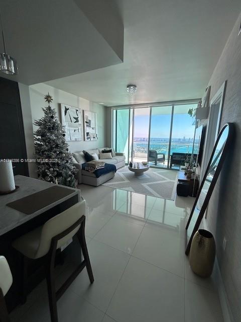 900 Biscayne Blvd #4705, Miami FL 33132