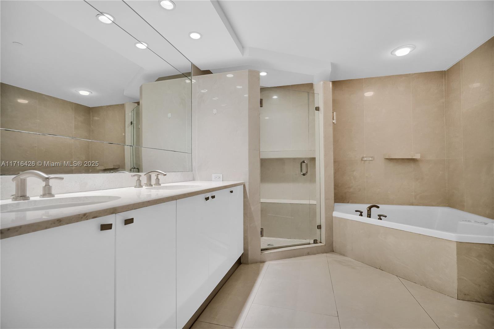 901 Brickell Key Blvd #1604, Miami FL 33131