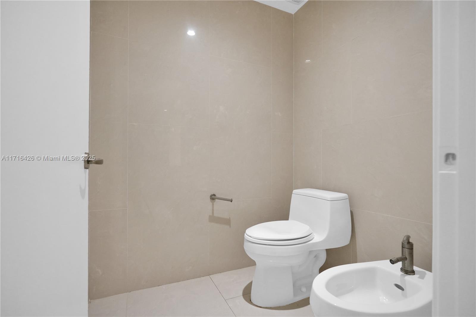 901 Brickell Key Blvd #1604, Miami FL 33131