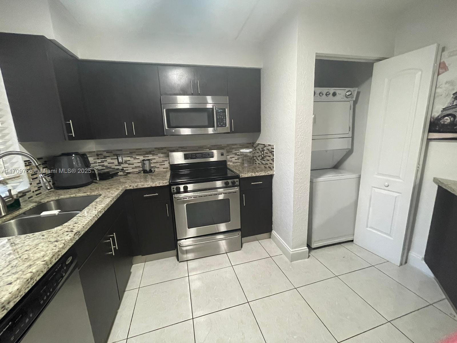 6065 NW 186th St #110, Hialeah, Florida image 3