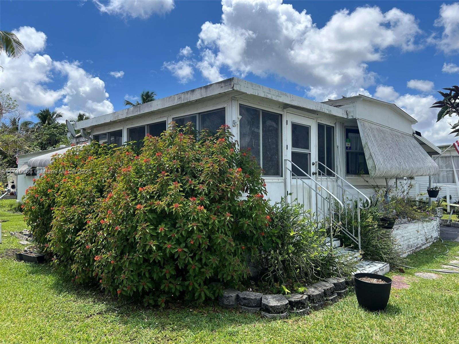 Residential, Davie, Florida image 3