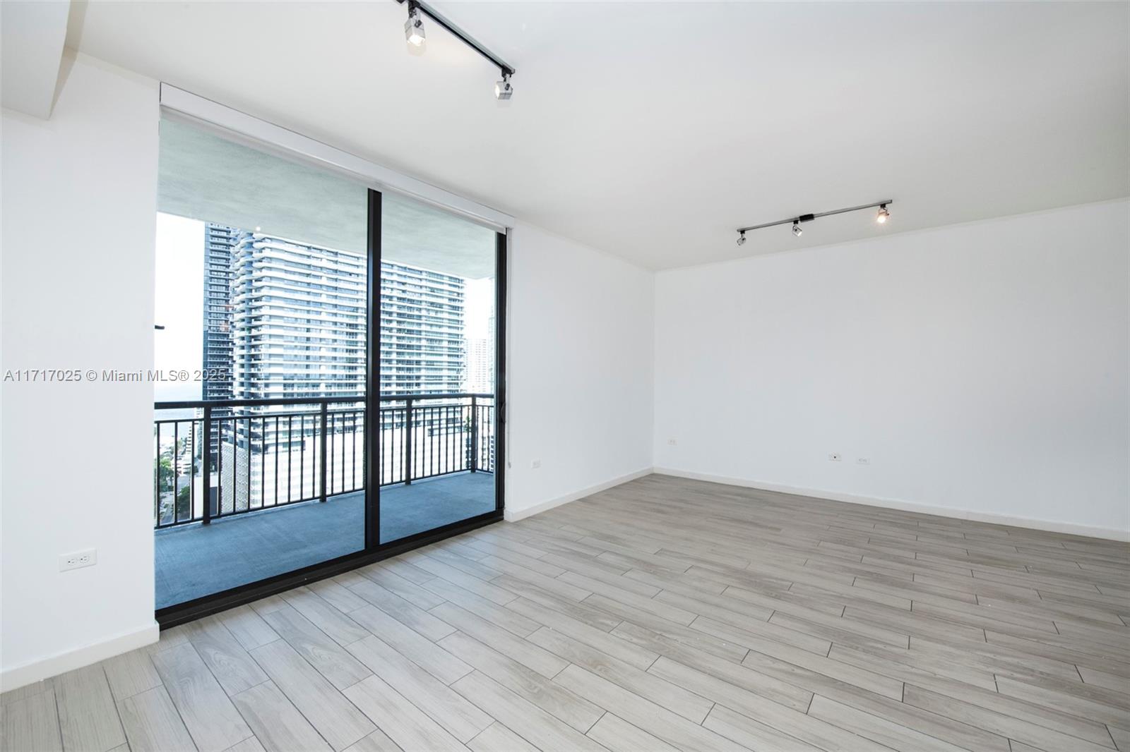 999 SW 1st Ave #2402, Miami FL 33130