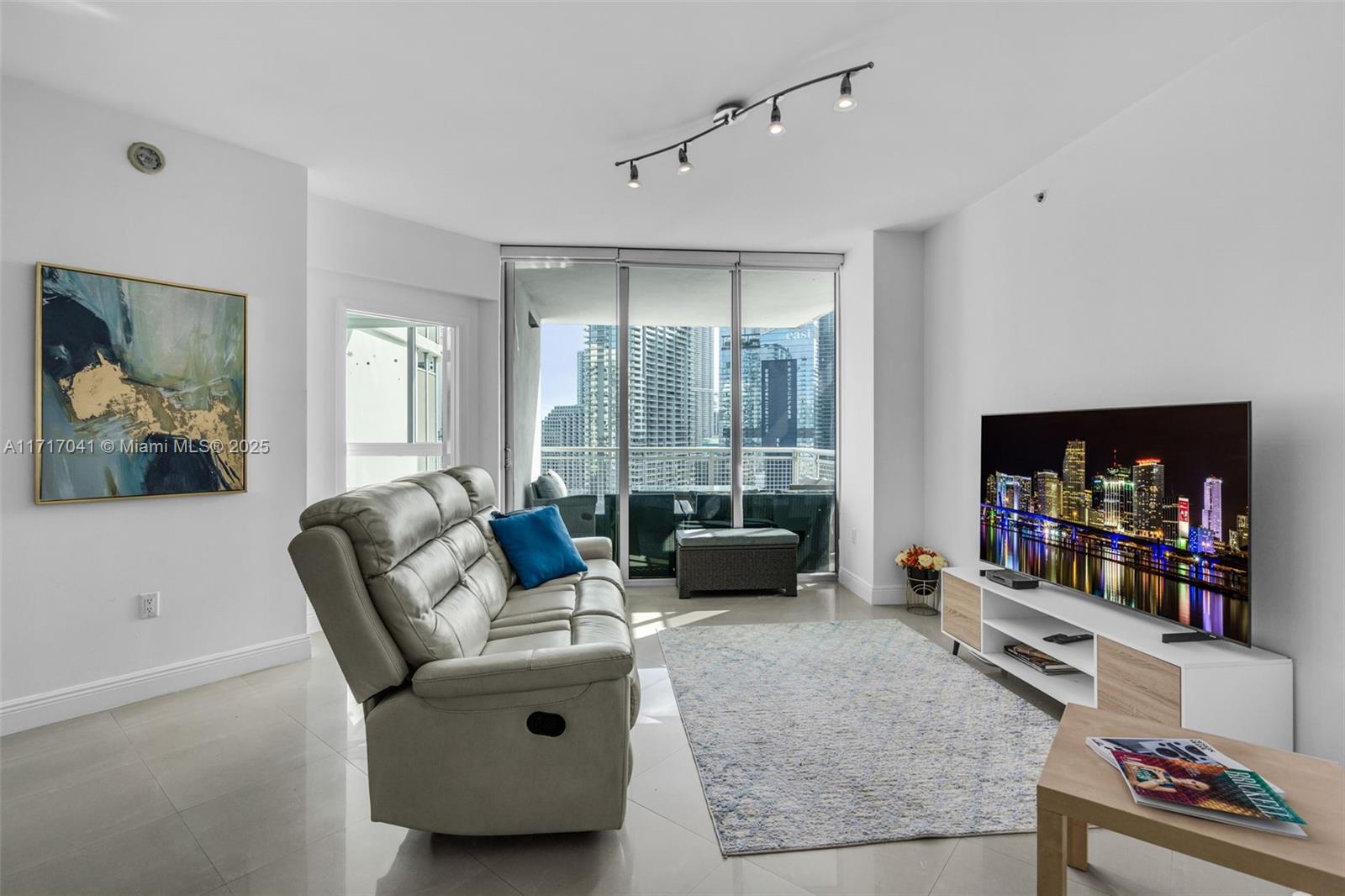 350 S Miami Ave #2906, Miami FL 33130