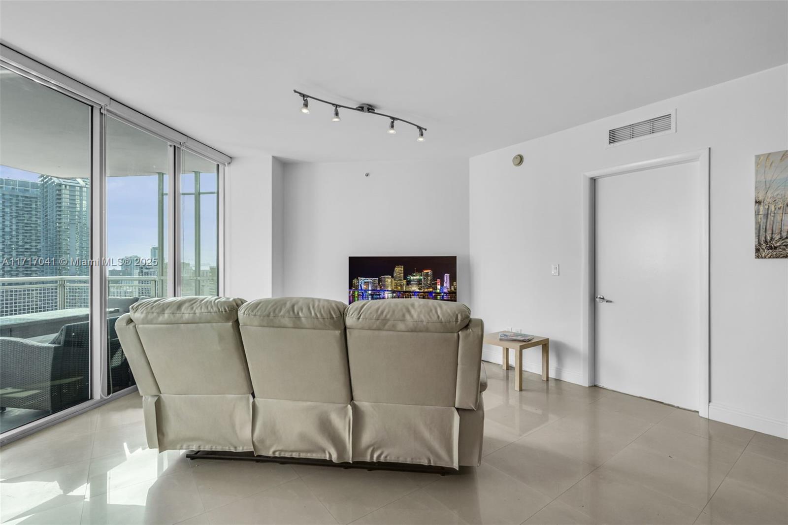 350 S Miami Ave #2906, Miami FL 33130
