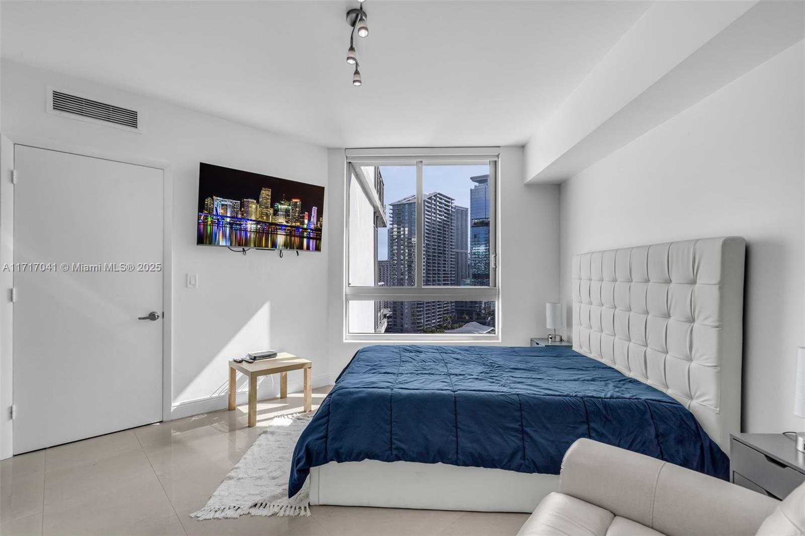 350 S Miami Ave #2906, Miami FL 33130
