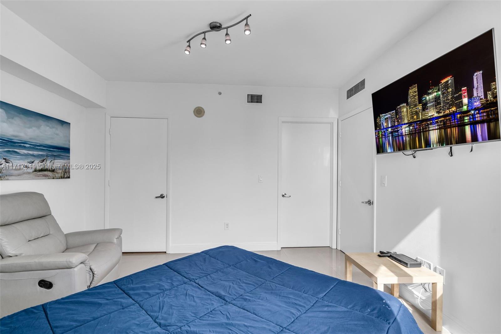 350 S Miami Ave #2906, Miami FL 33130
