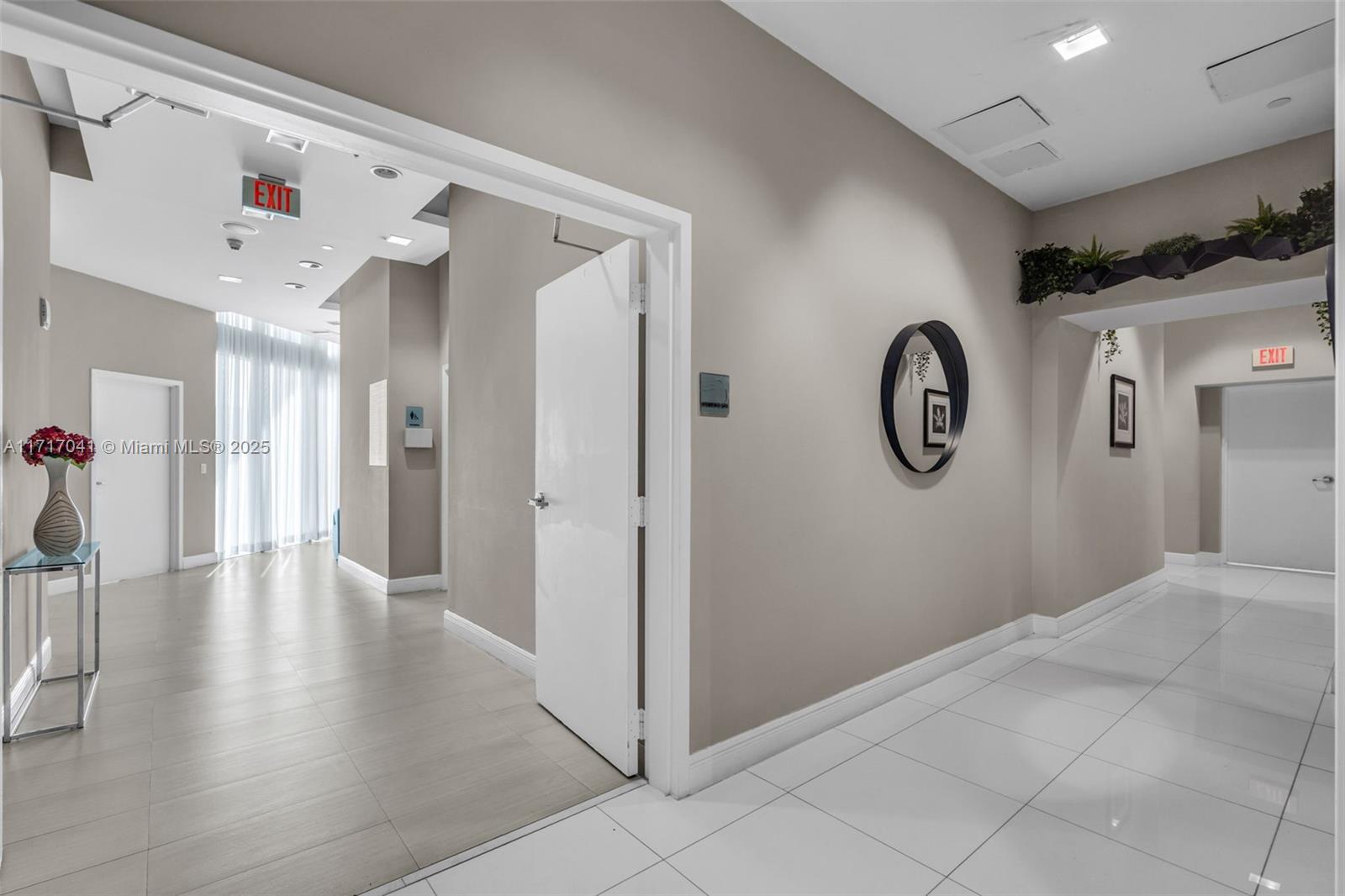 350 S Miami Ave #2906, Miami FL 33130