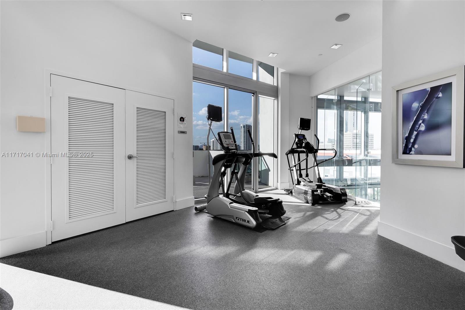 350 S Miami Ave #2906, Miami FL 33130