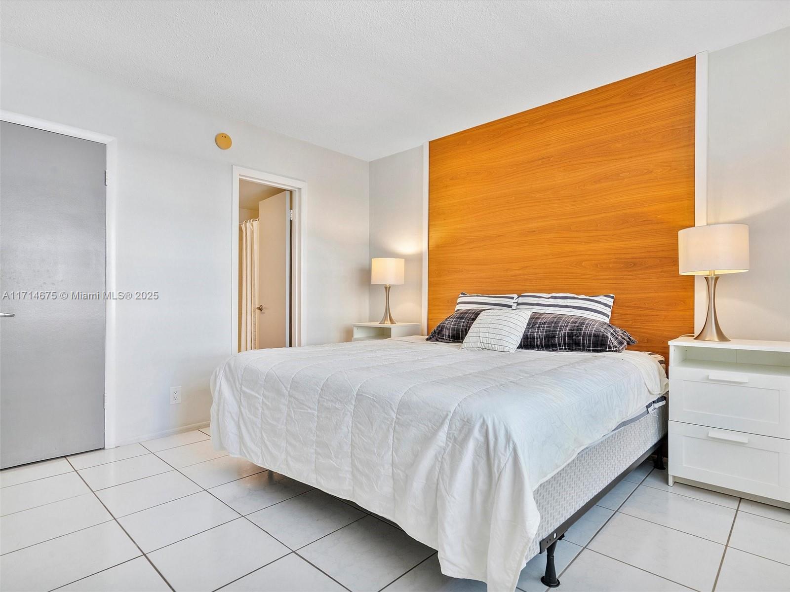 450 Paradise Isle Blvd #204, Hallandale Beach, Florida image 16