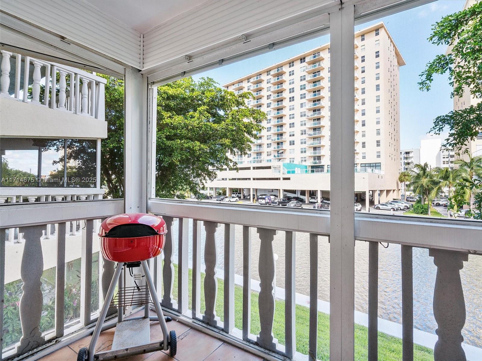 450 Paradise Isle Blvd #204, Hallandale Beach, Florida image 4