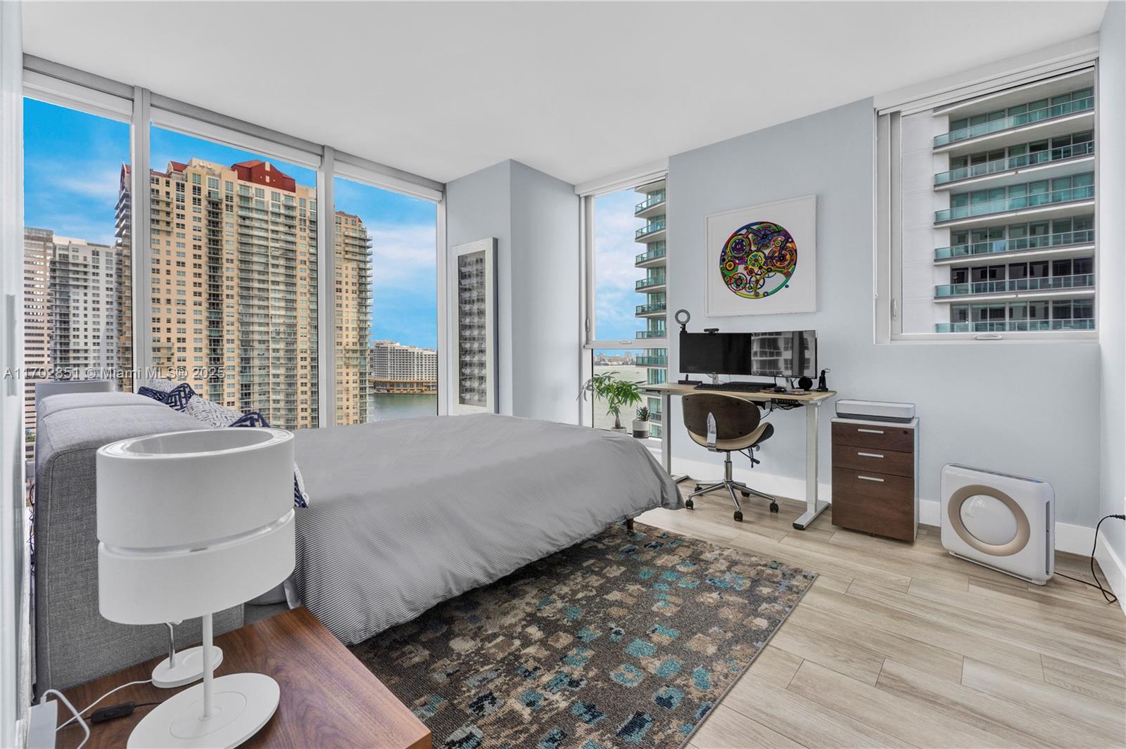 1300 Brickell Bay Dr #1810, Miami FL 33131