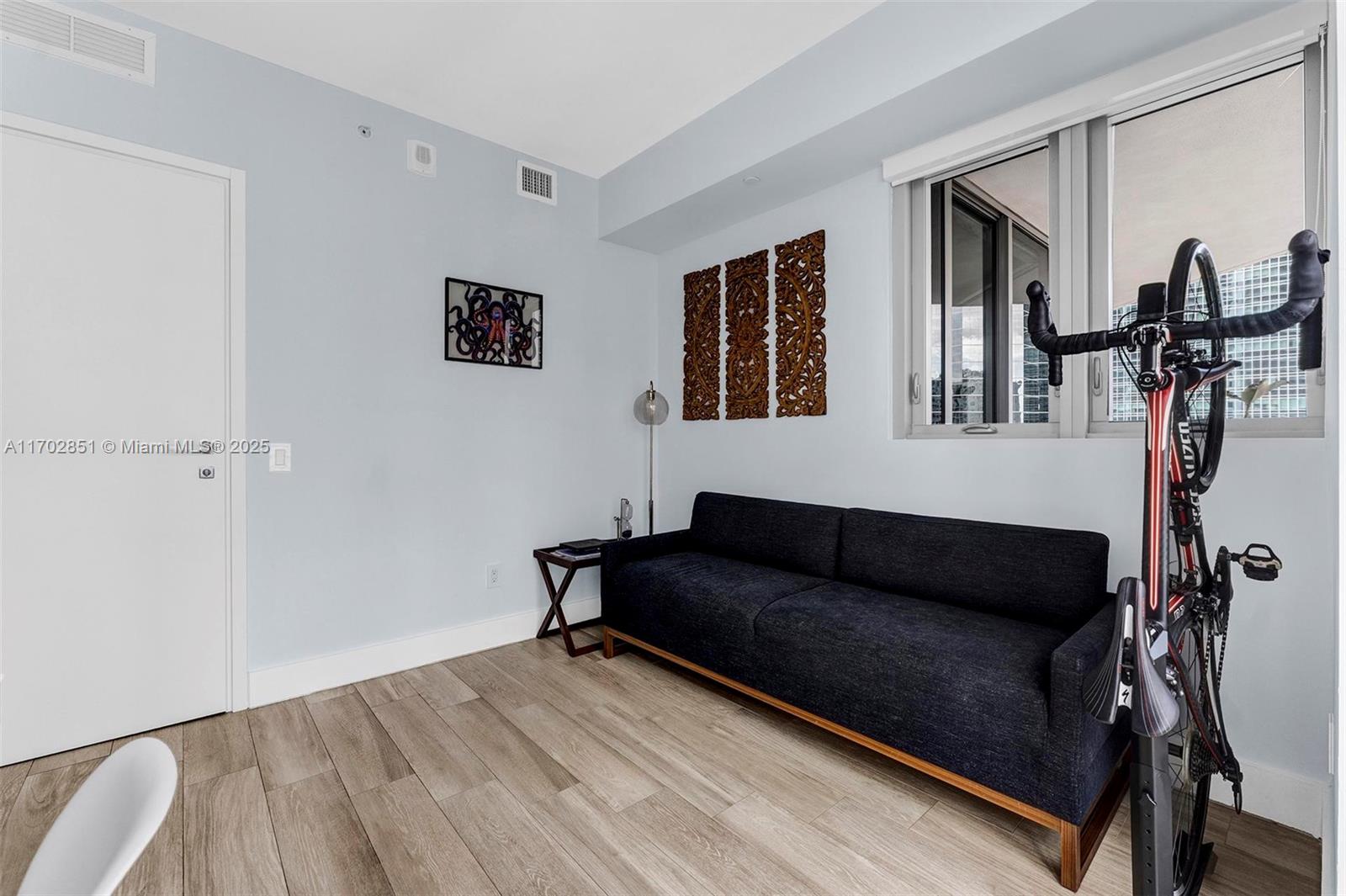 1300 Brickell Bay Dr #1810, Miami FL 33131