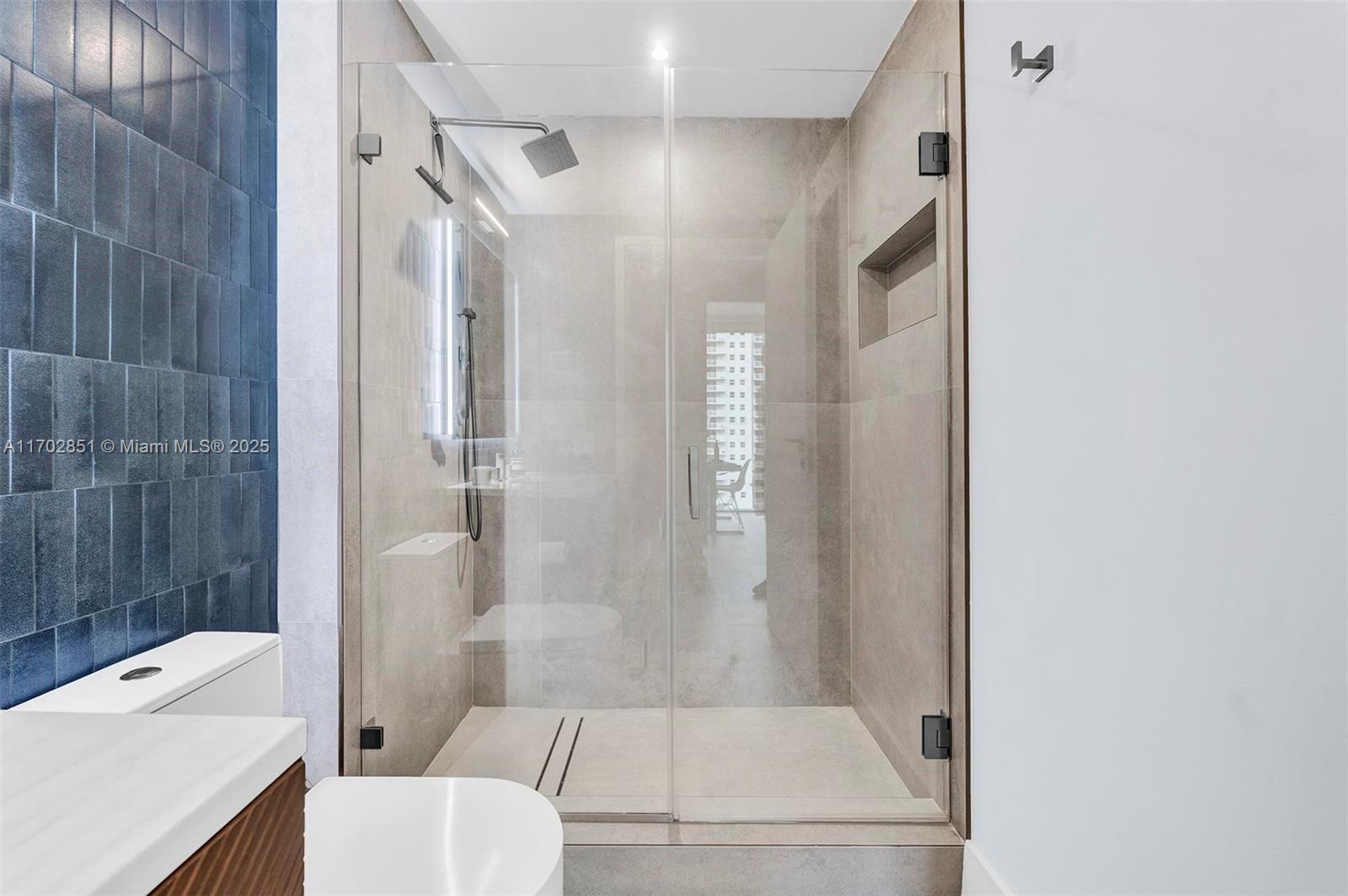 1300 Brickell Bay Dr #1810, Miami FL 33131