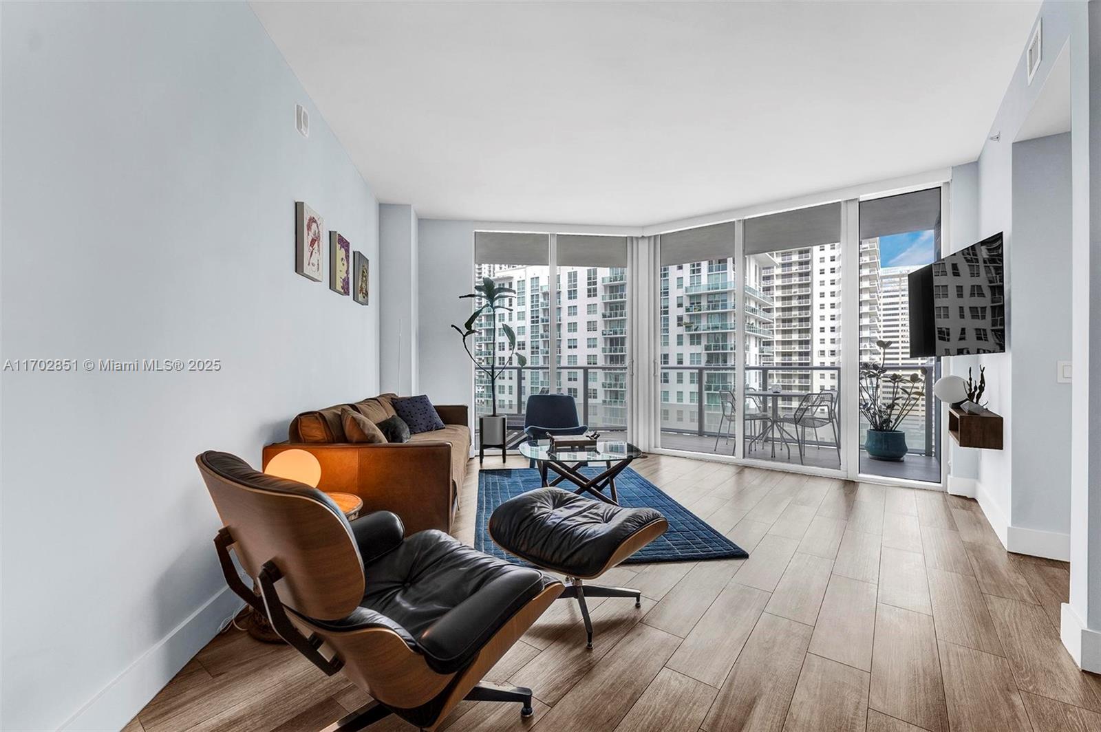 1300 Brickell Bay Dr #1810, Miami FL 33131
