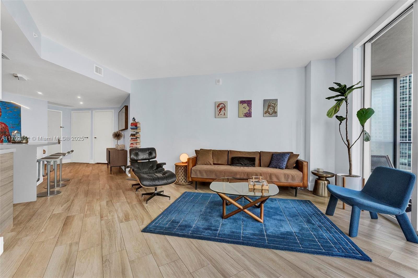 1300 Brickell Bay Dr #1810, Miami FL 33131