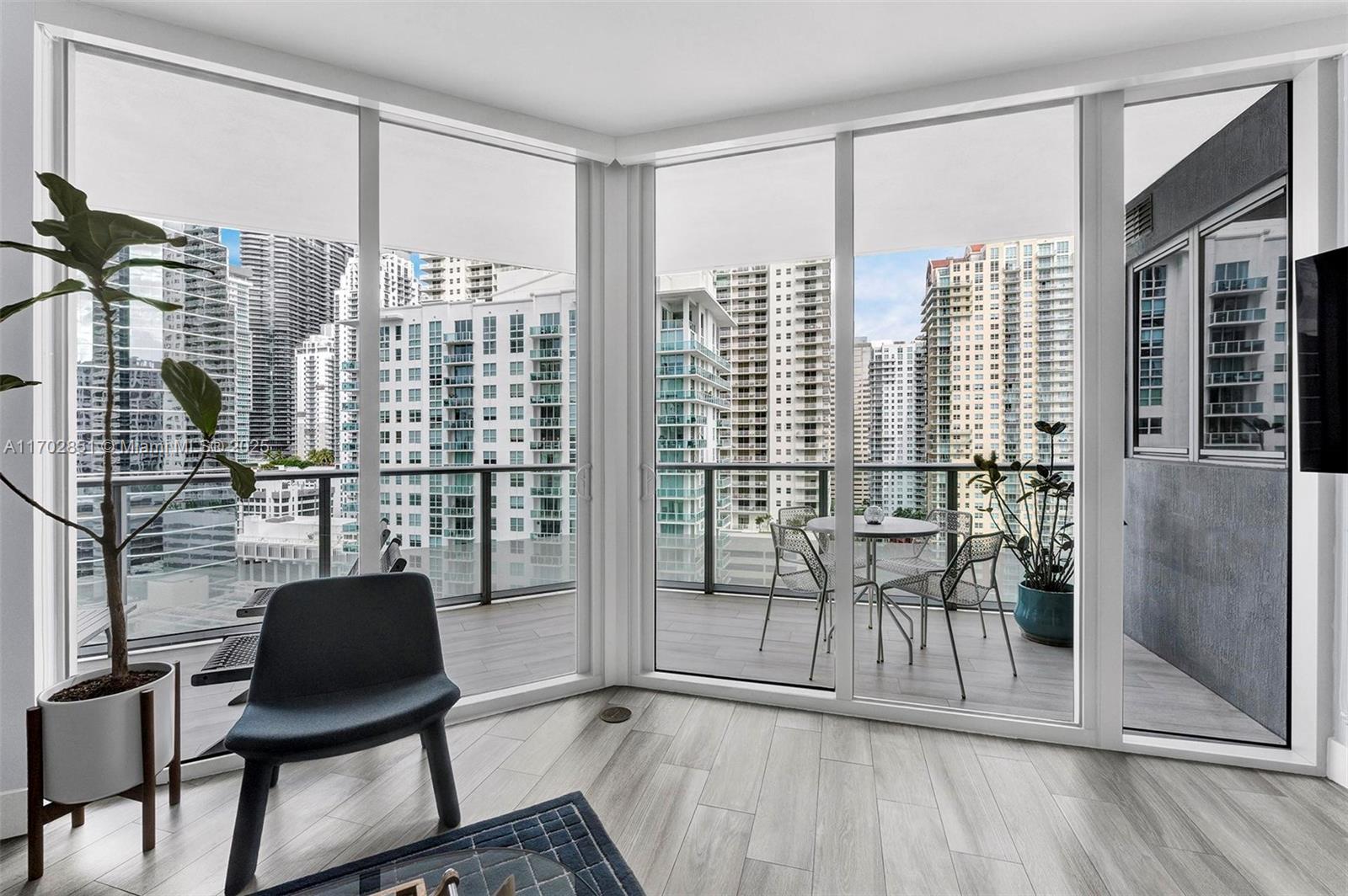 1300 Brickell Bay Dr #1810, Miami FL 33131