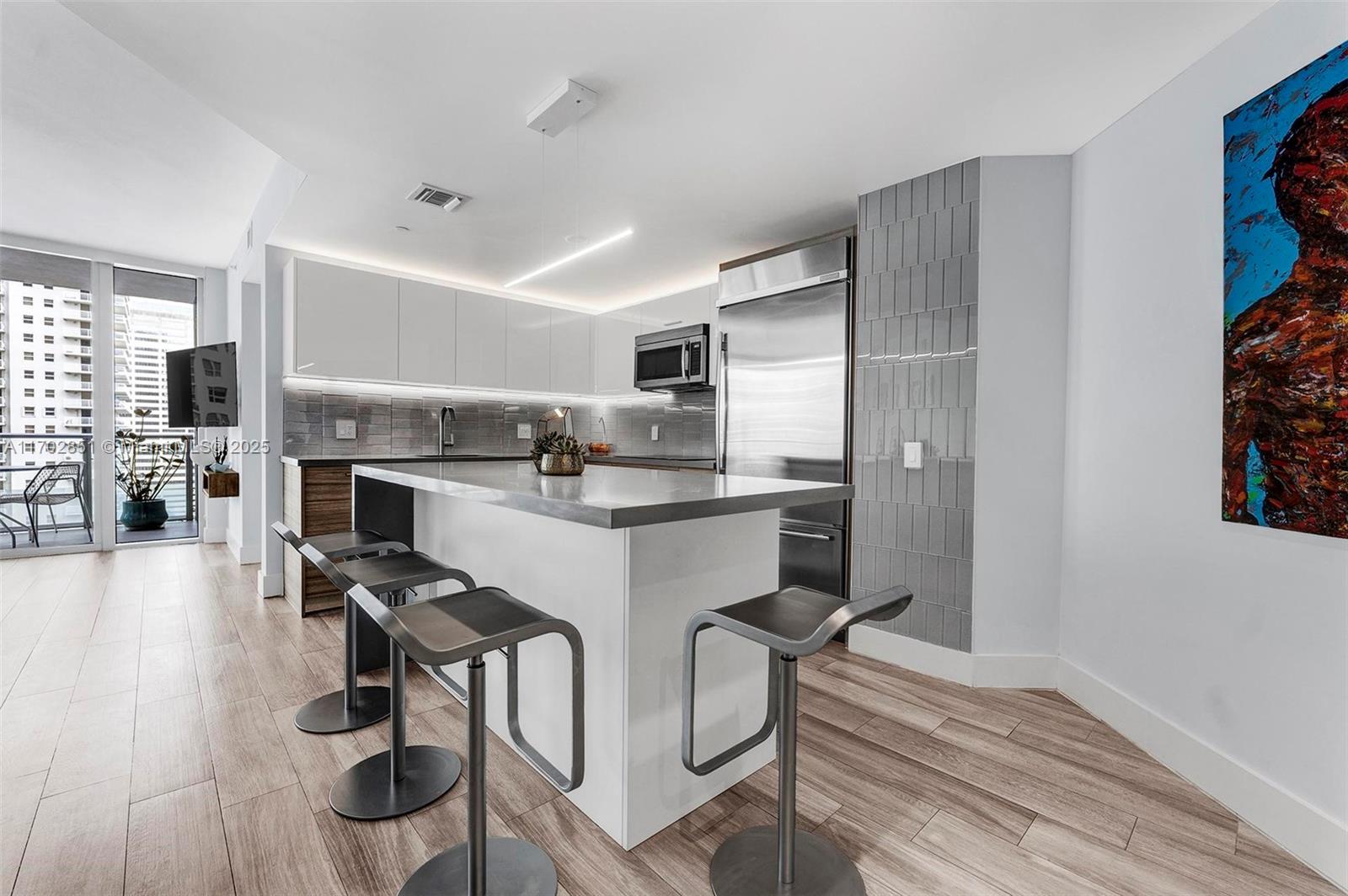1300 Brickell Bay Dr #1810, Miami FL 33131