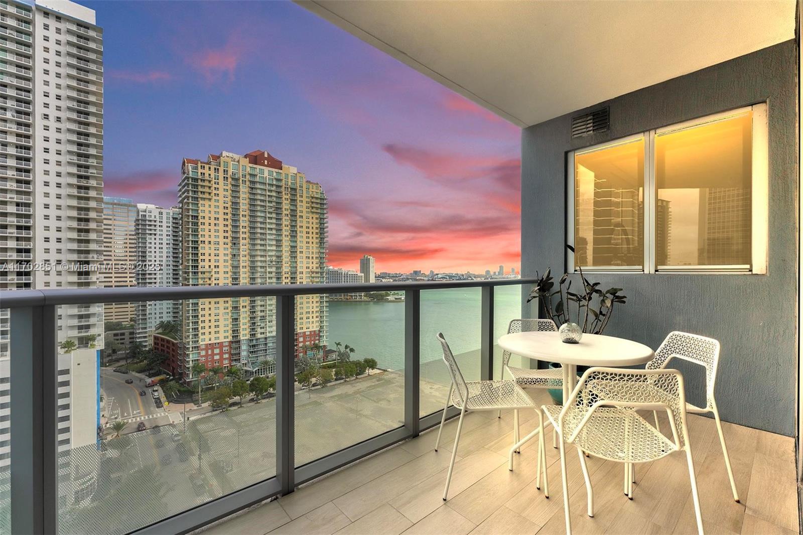 1300 Brickell Bay Dr #1810, Miami FL 33131