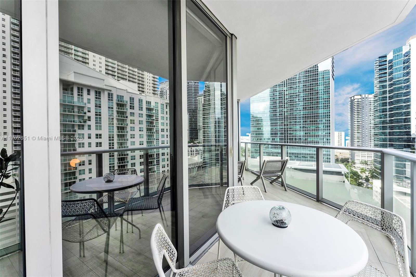 1300 Brickell Bay Dr #1810, Miami FL 33131