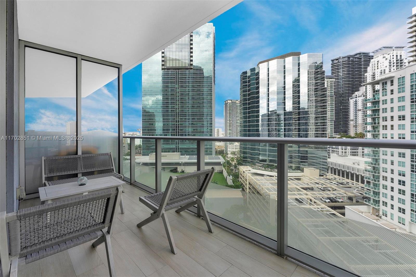 1300 Brickell Bay Dr #1810, Miami FL 33131