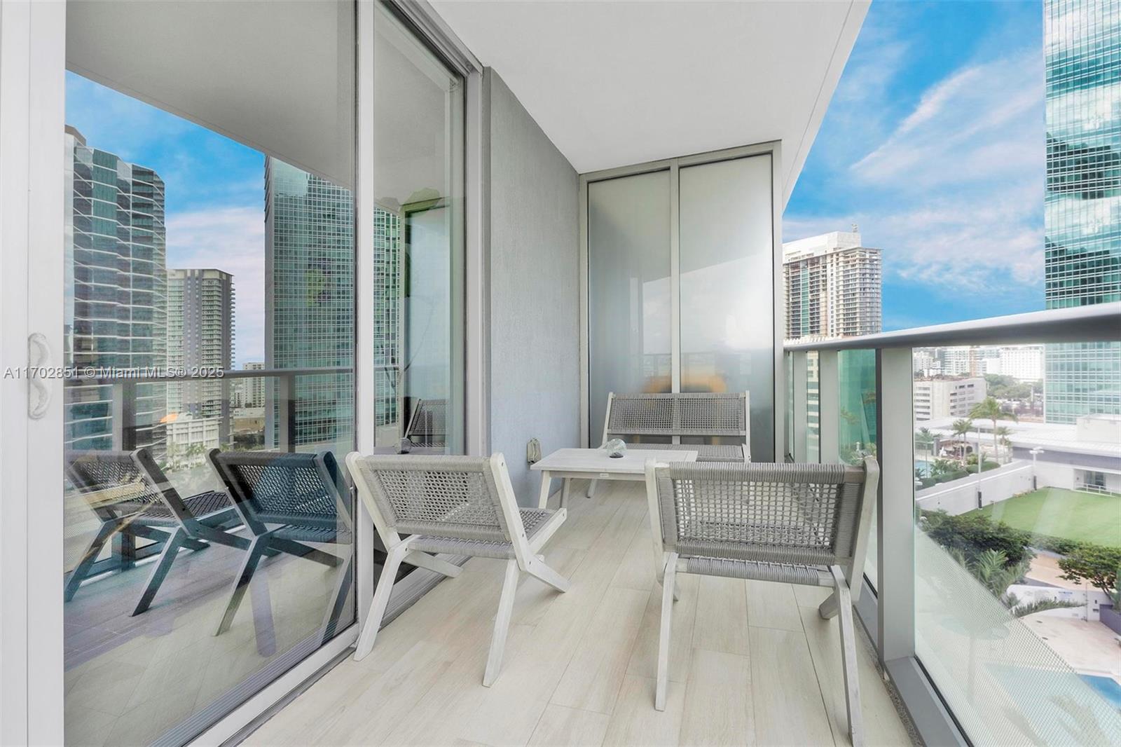 1300 Brickell Bay Dr #1810, Miami FL 33131
