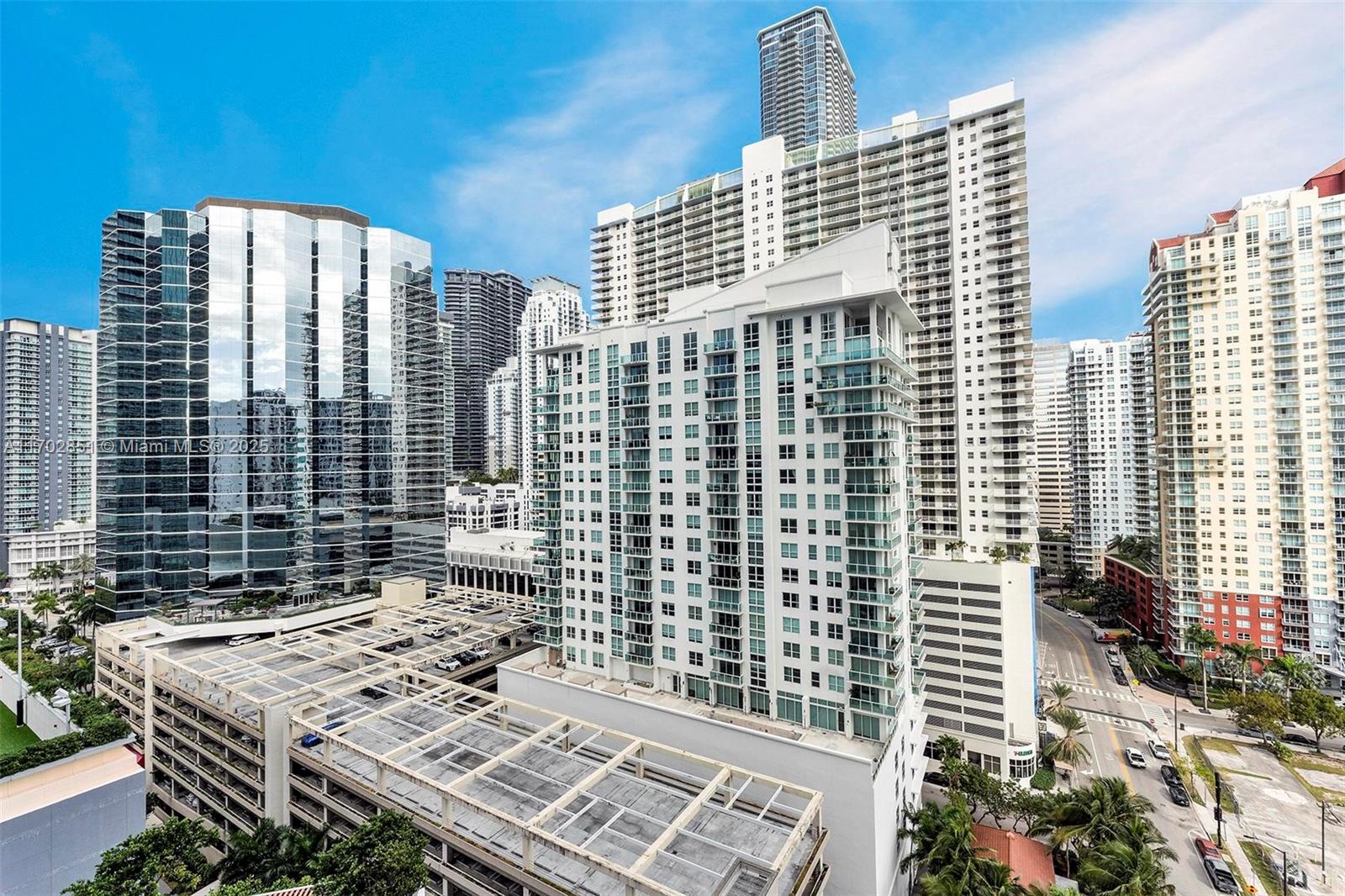 1300 Brickell Bay Dr #1810, Miami FL 33131