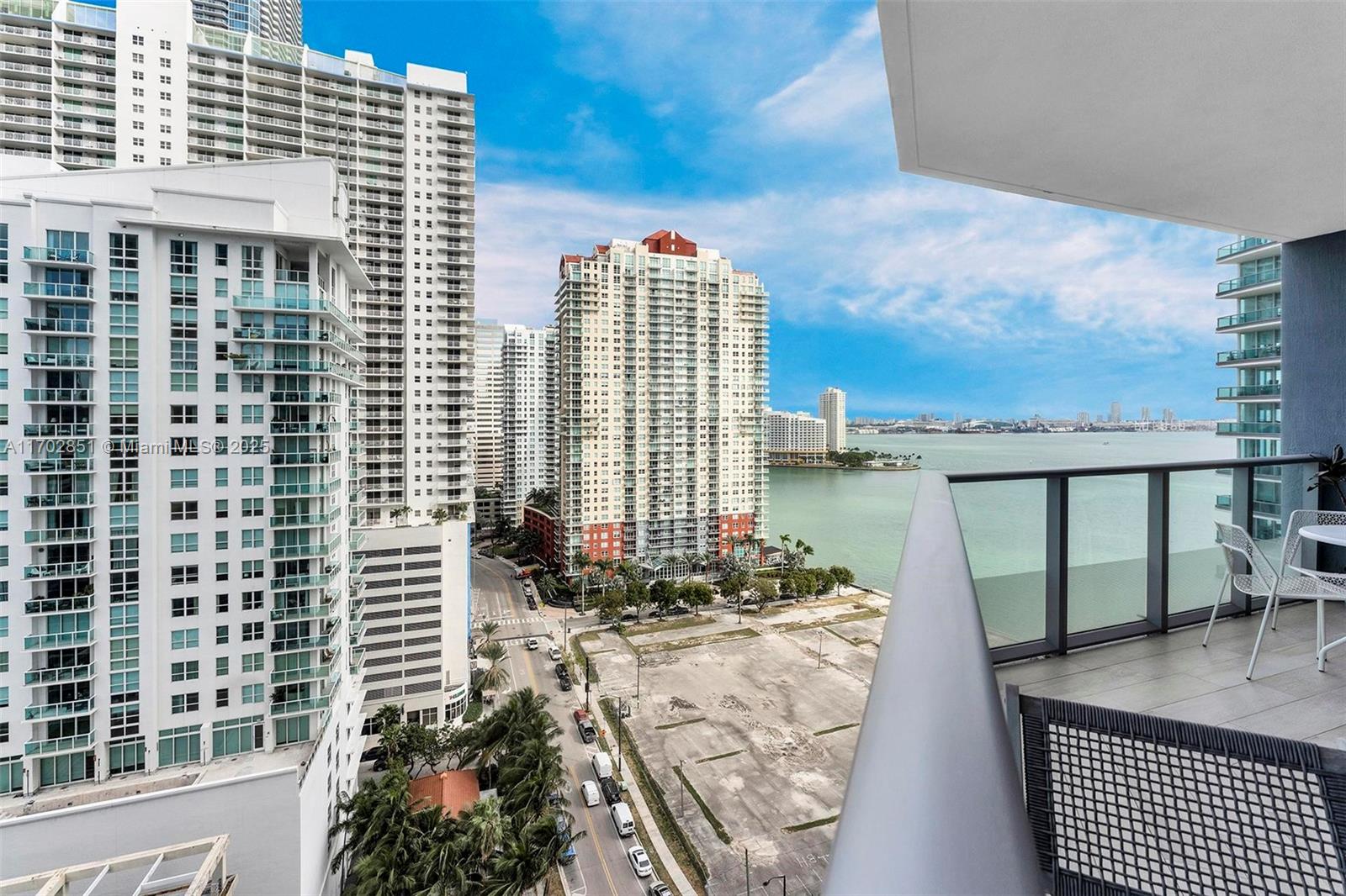 1300 Brickell Bay Dr #1810, Miami FL 33131