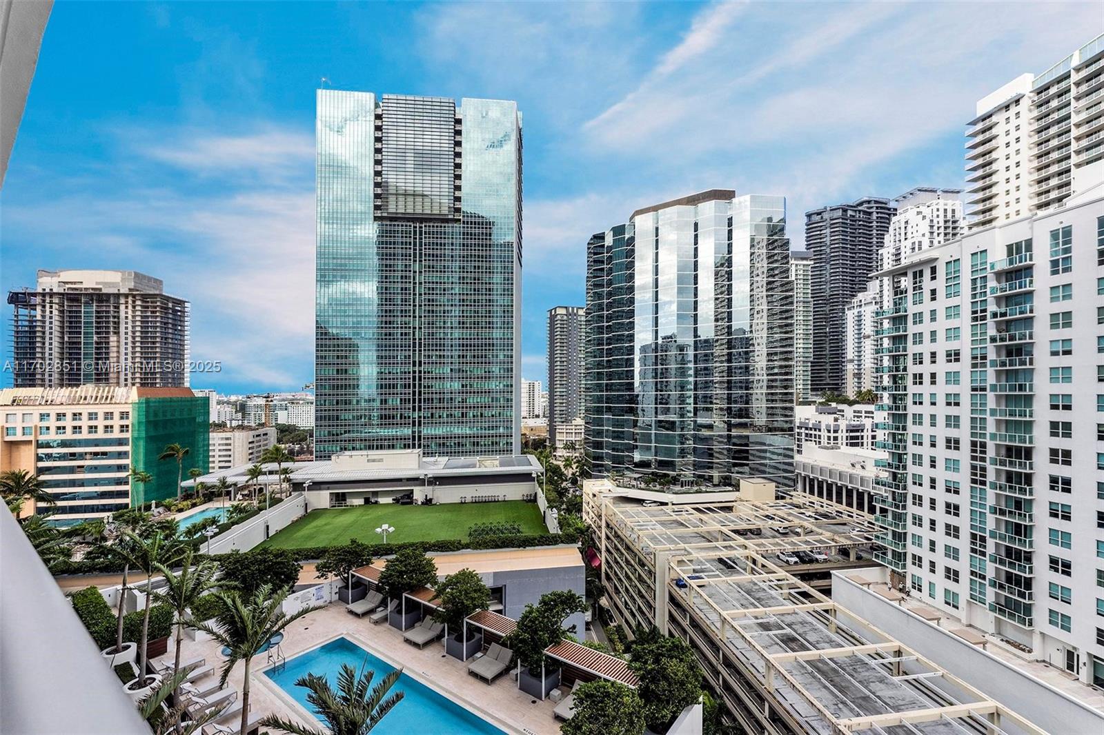 1300 Brickell Bay Dr #1810, Miami FL 33131