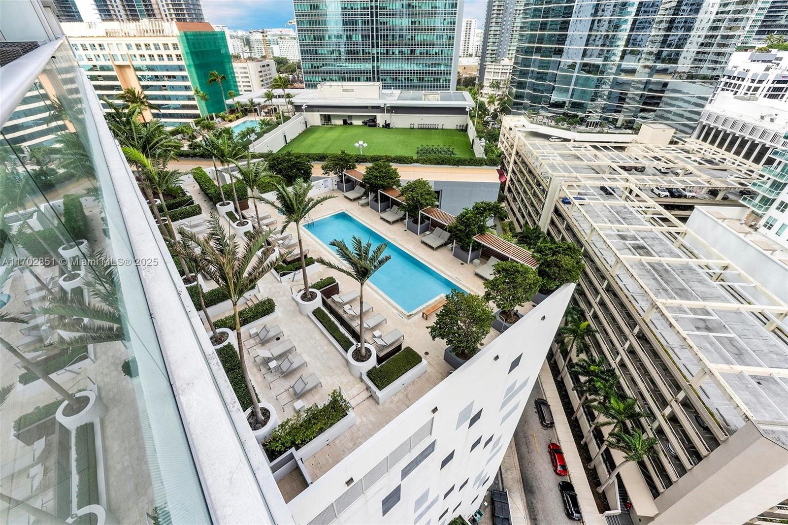 1300 Brickell Bay Dr #1810, Miami FL 33131