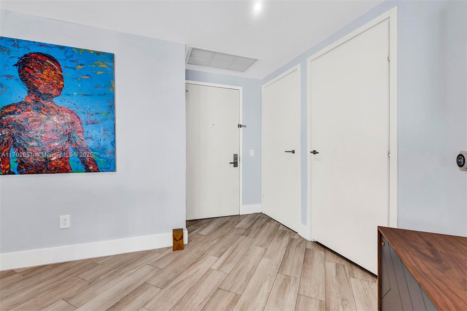 1300 Brickell Bay Dr #1810, Miami FL 33131