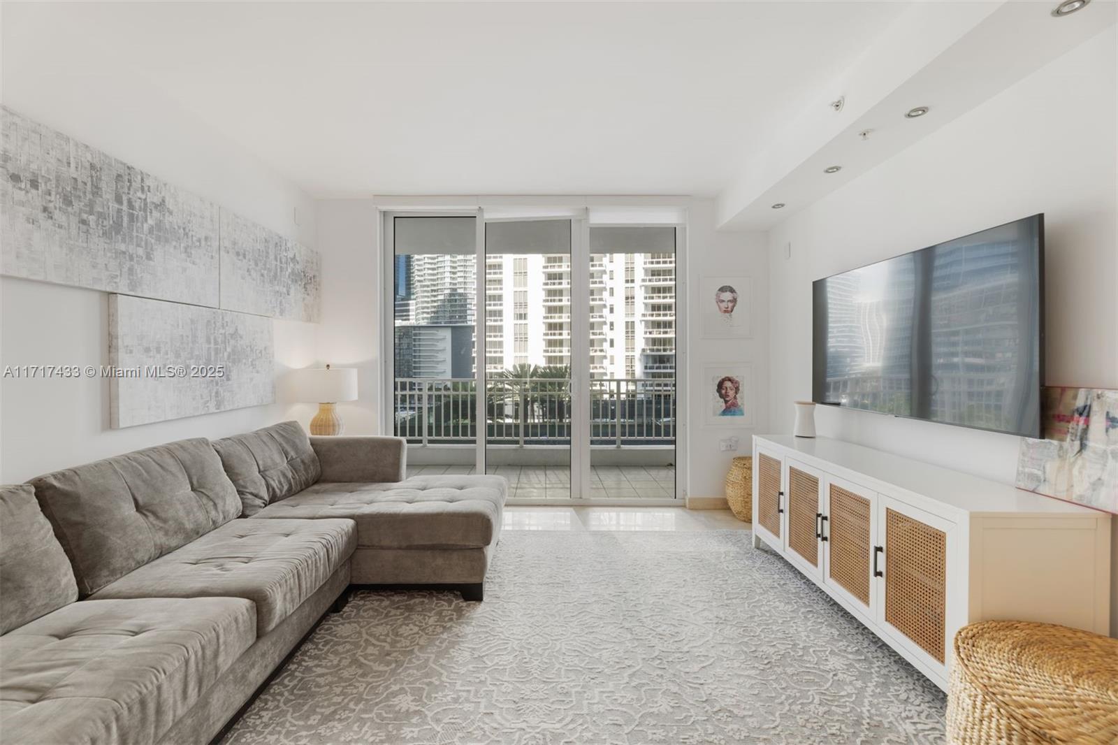 801 Brickell Key Blvd #806, Miami FL 33131