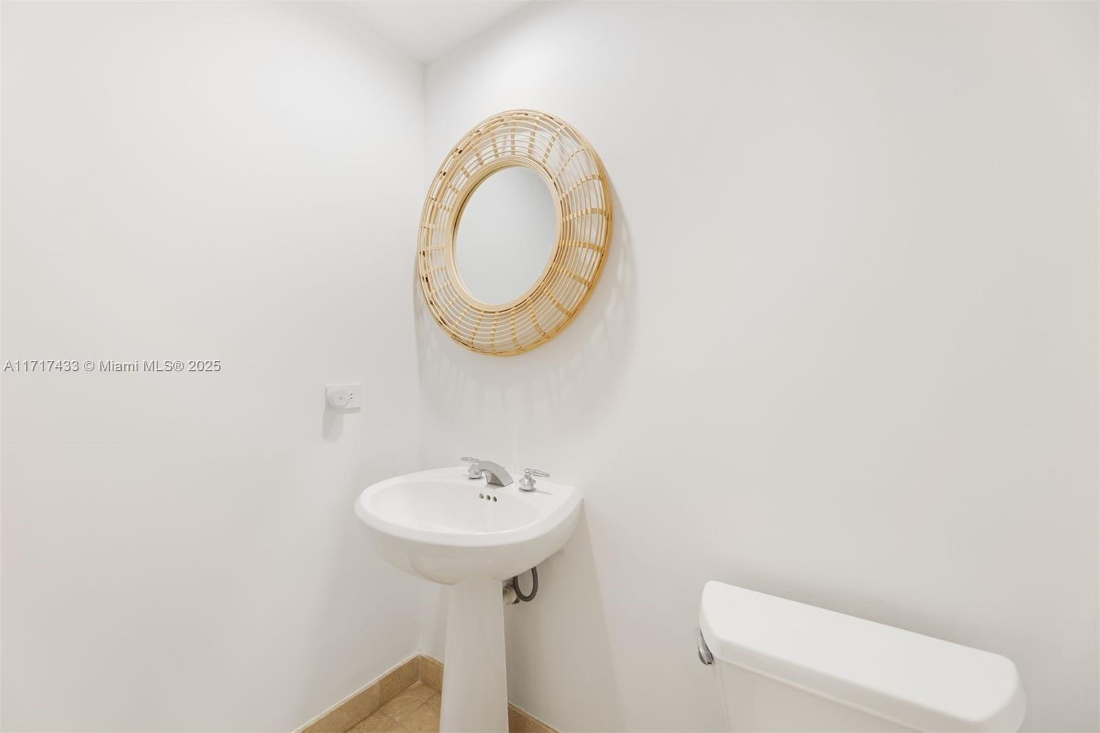 801 Brickell Key Blvd #806, Miami FL 33131
