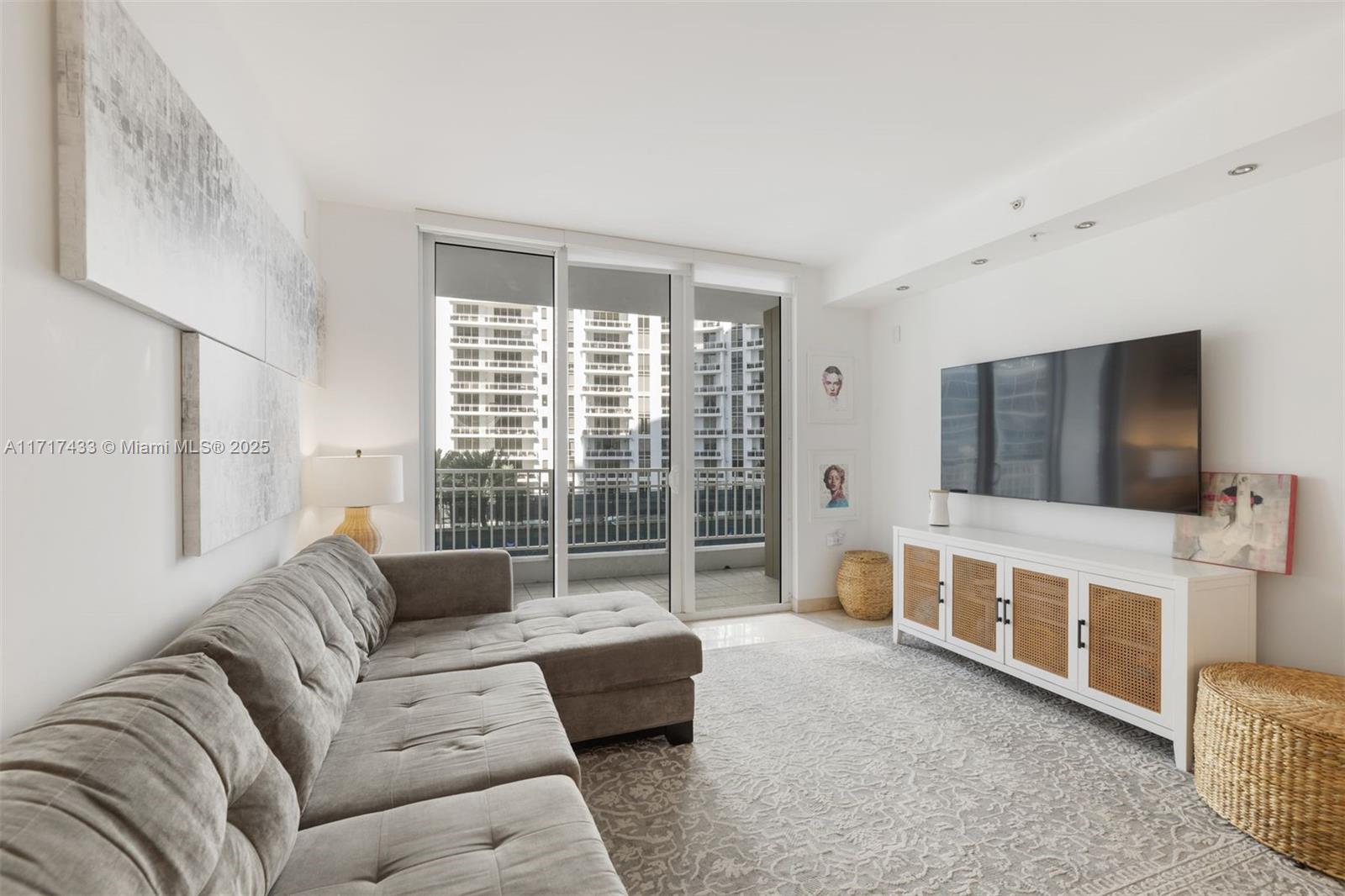 801 Brickell Key Blvd #806, Miami FL 33131