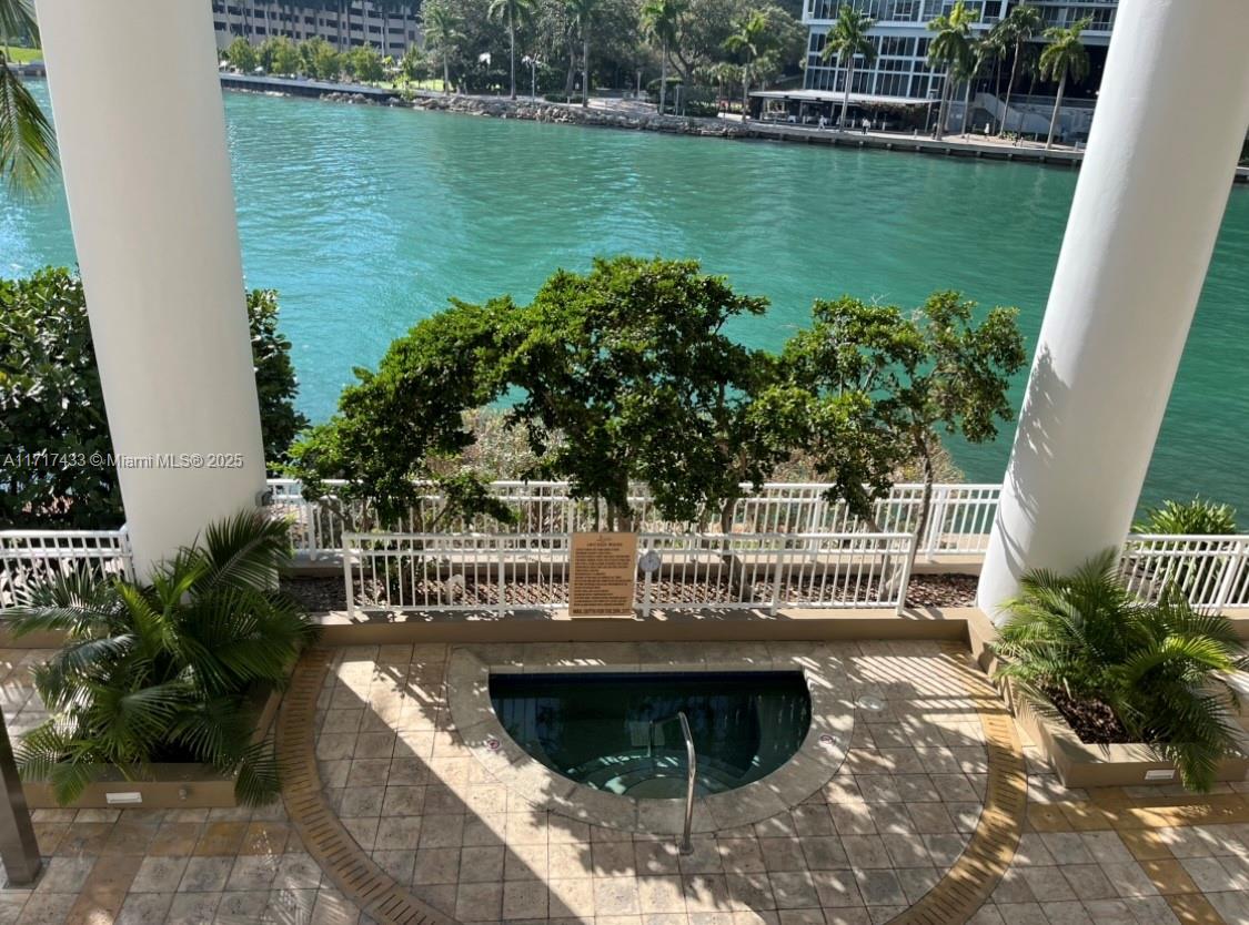 801 Brickell Key Blvd #806, Miami FL 33131