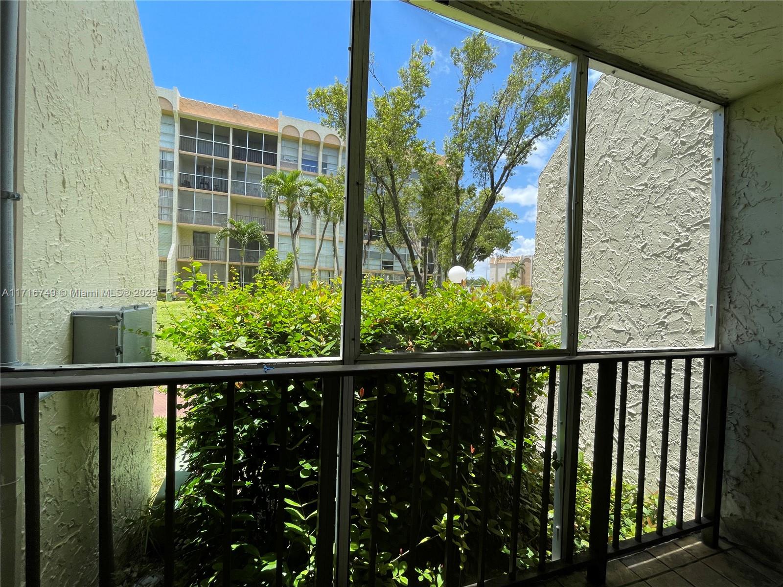 851 Three Islands Blvd #106, Hallandale Beach, Florida image 14