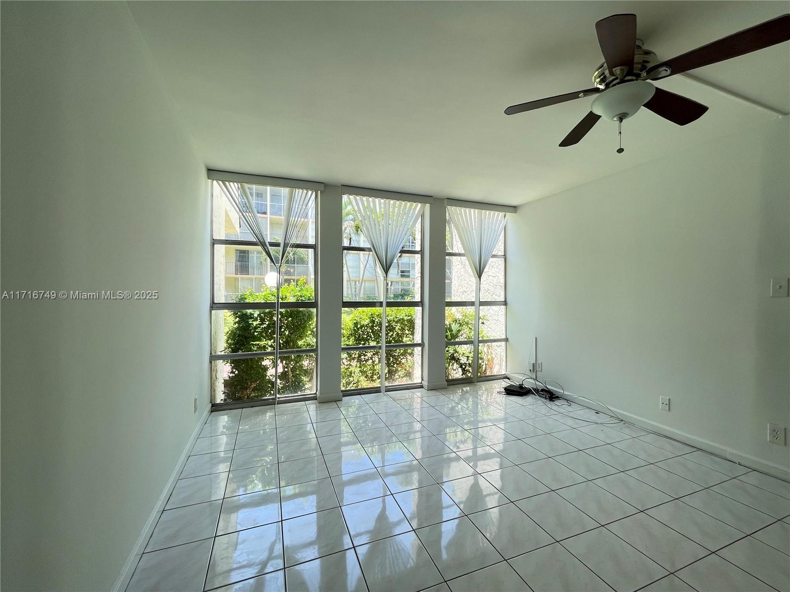 851 Three Islands Blvd #106, Hallandale Beach, Florida image 8