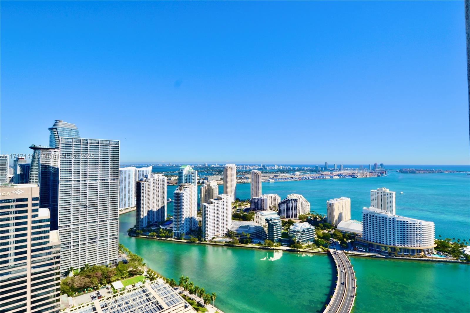 Amazing views from the 50th floor! This unit features parking on the 3rd floor, tile flooring throughout, and high ceilings. The kitchen is equipped with Monogram appliances, and there's a full-size washer and dryer. The master bathroom includes a luxurious Jacuzzi. Centrally located, it's within walking distance of Mary Brickell Village and a variety of restaurants. Enjoy top-notch amenities, including pools, a sauna, a Jacuzzi, a fully equipped gym, and much more.