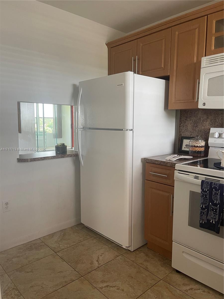 8345 Sunrise Lakes Blvd #309, Sunrise, Florida image 2