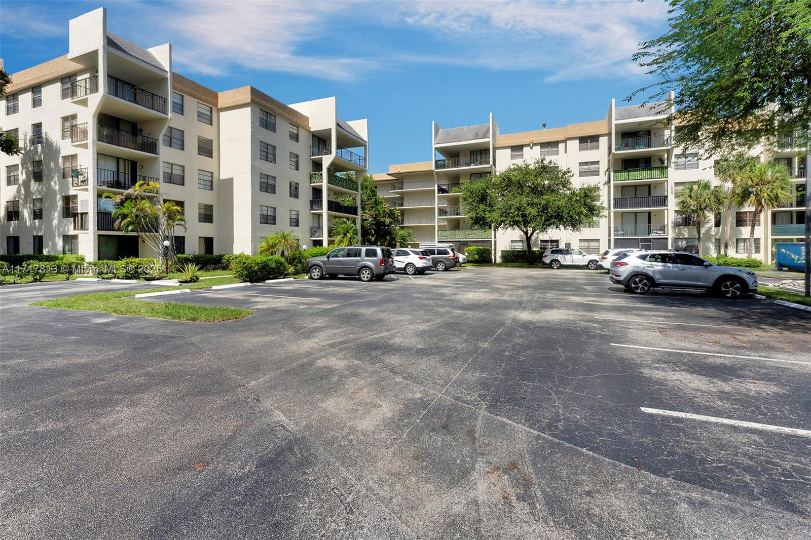 6190 Woodlands Blvd #108, Tamarac, Florida image 2