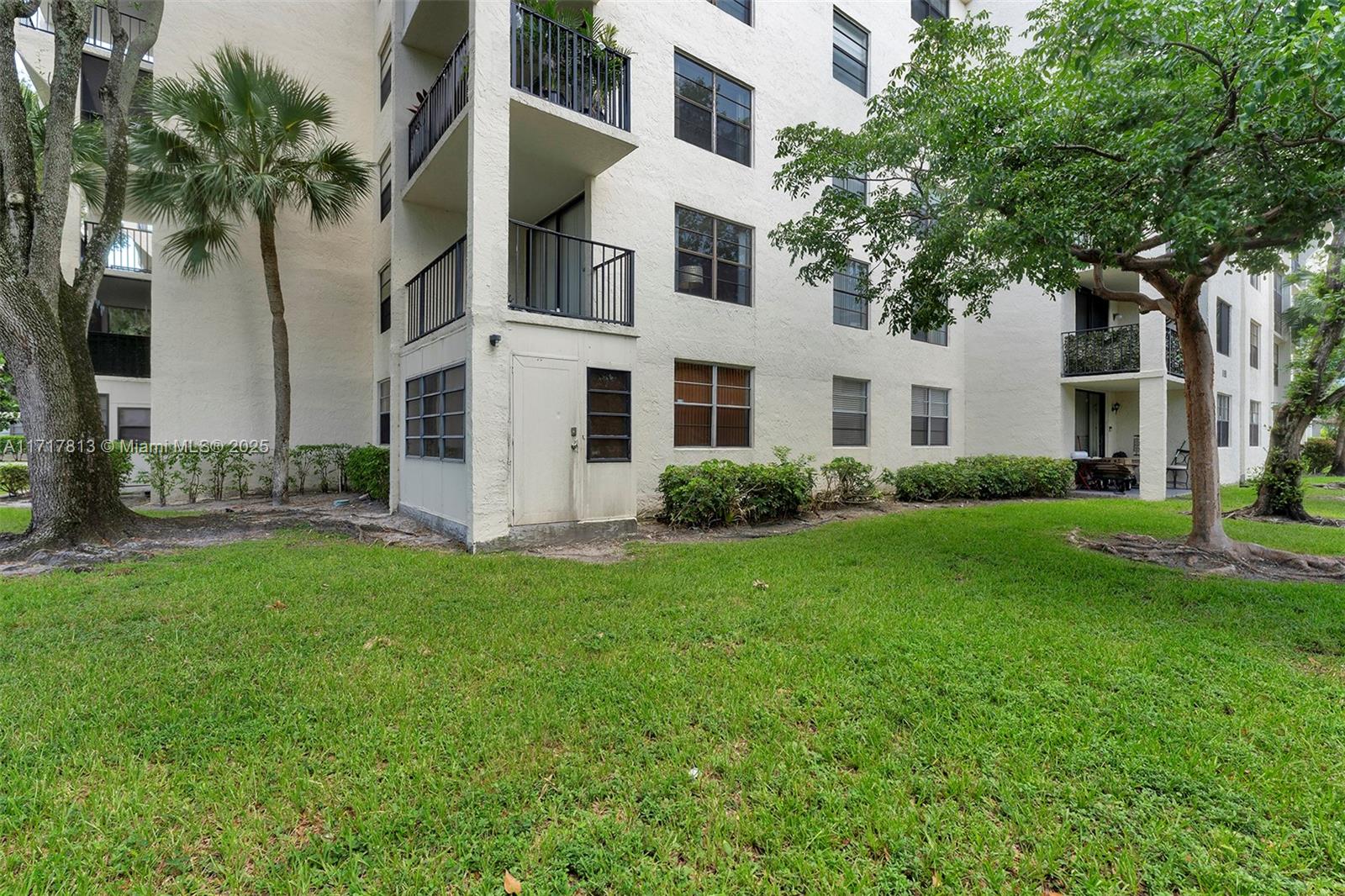 6190 Woodlands Blvd #108, Tamarac, Florida image 30