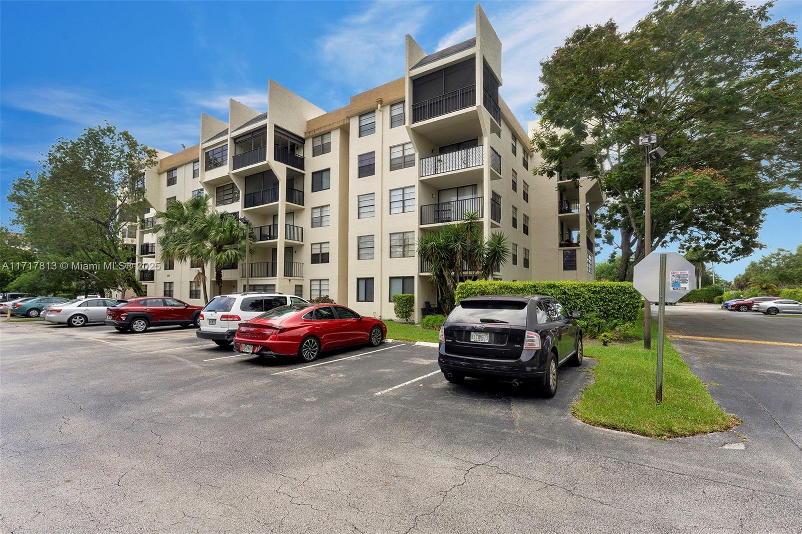 6190 Woodlands Blvd #108, Tamarac, Florida image 4