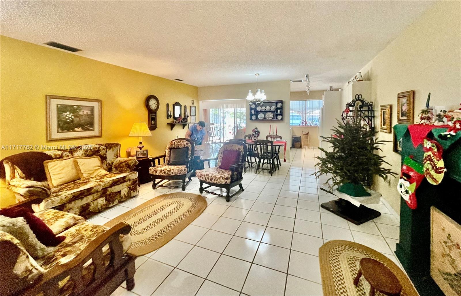 7014 Holly Rd, Miami Lakes, Florida image 14