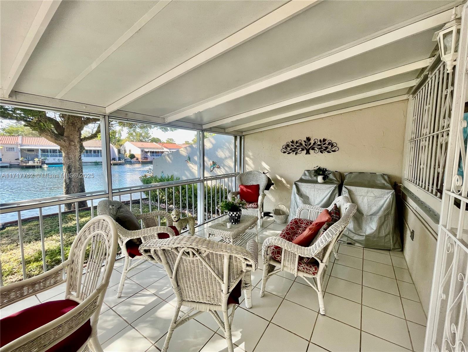 7014 Holly Rd, Miami Lakes, Florida image 15