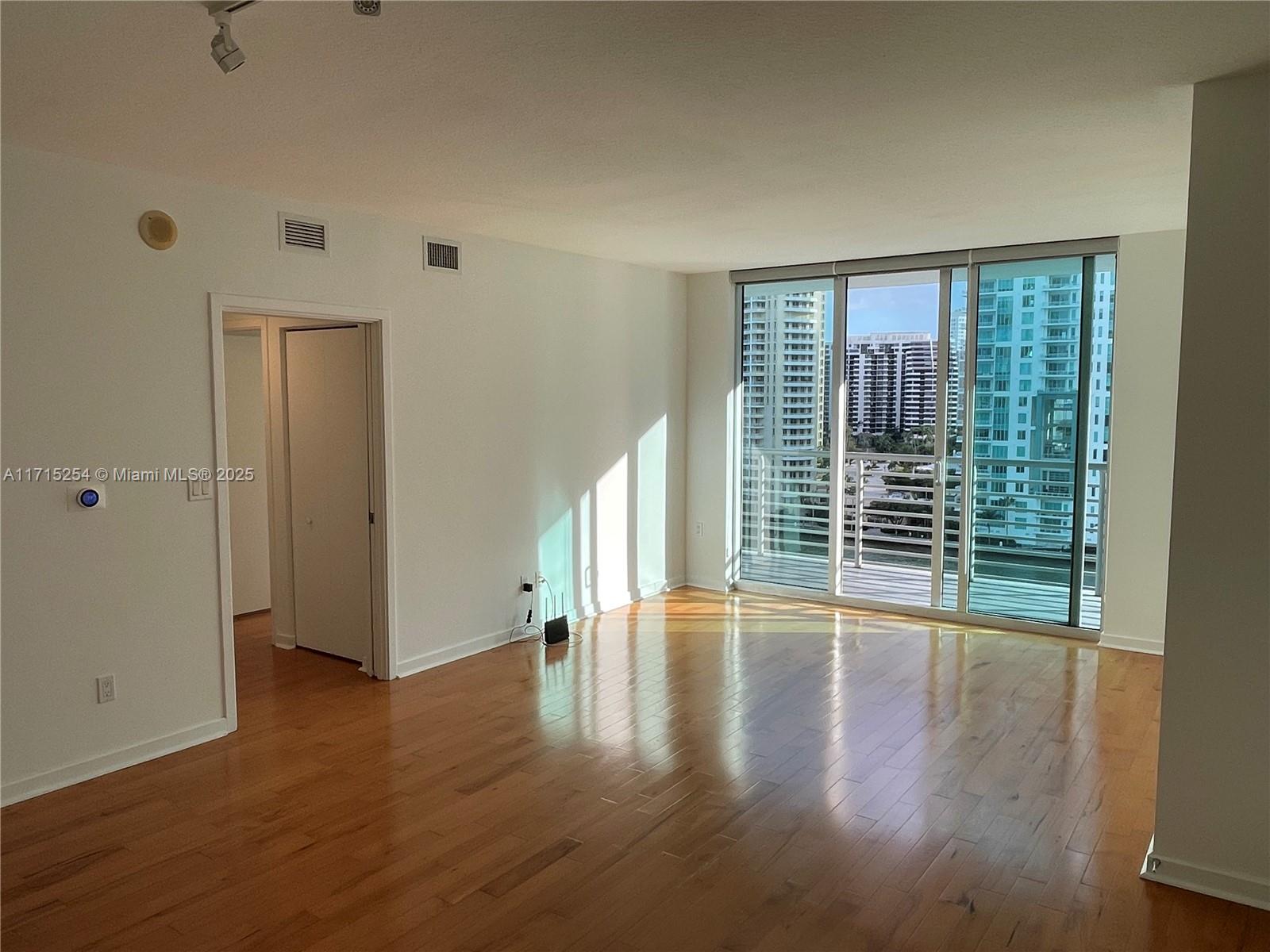 325 S Biscayne Blvd #1219, Miami FL 33131