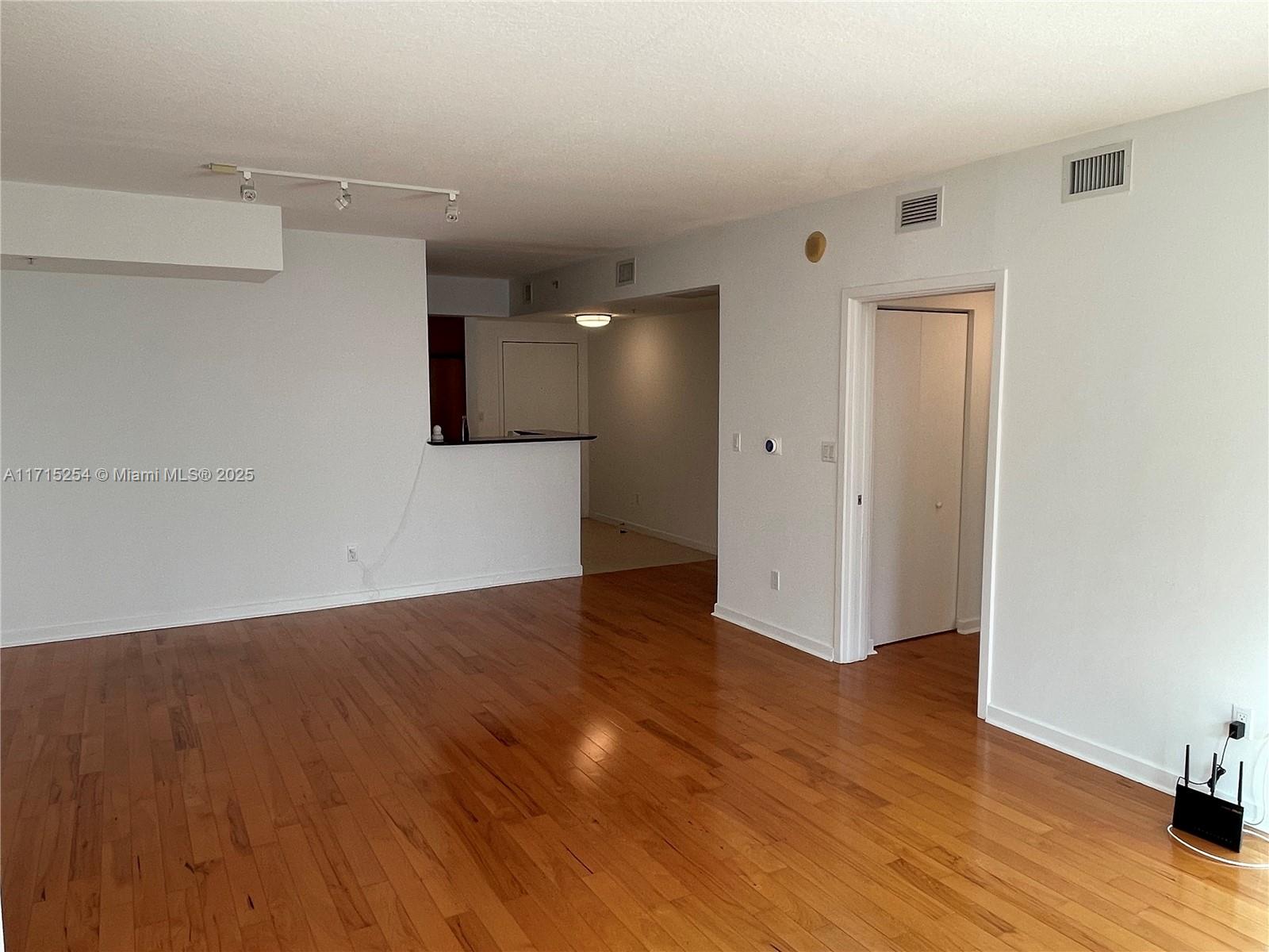 325 S Biscayne Blvd #1219, Miami FL 33131