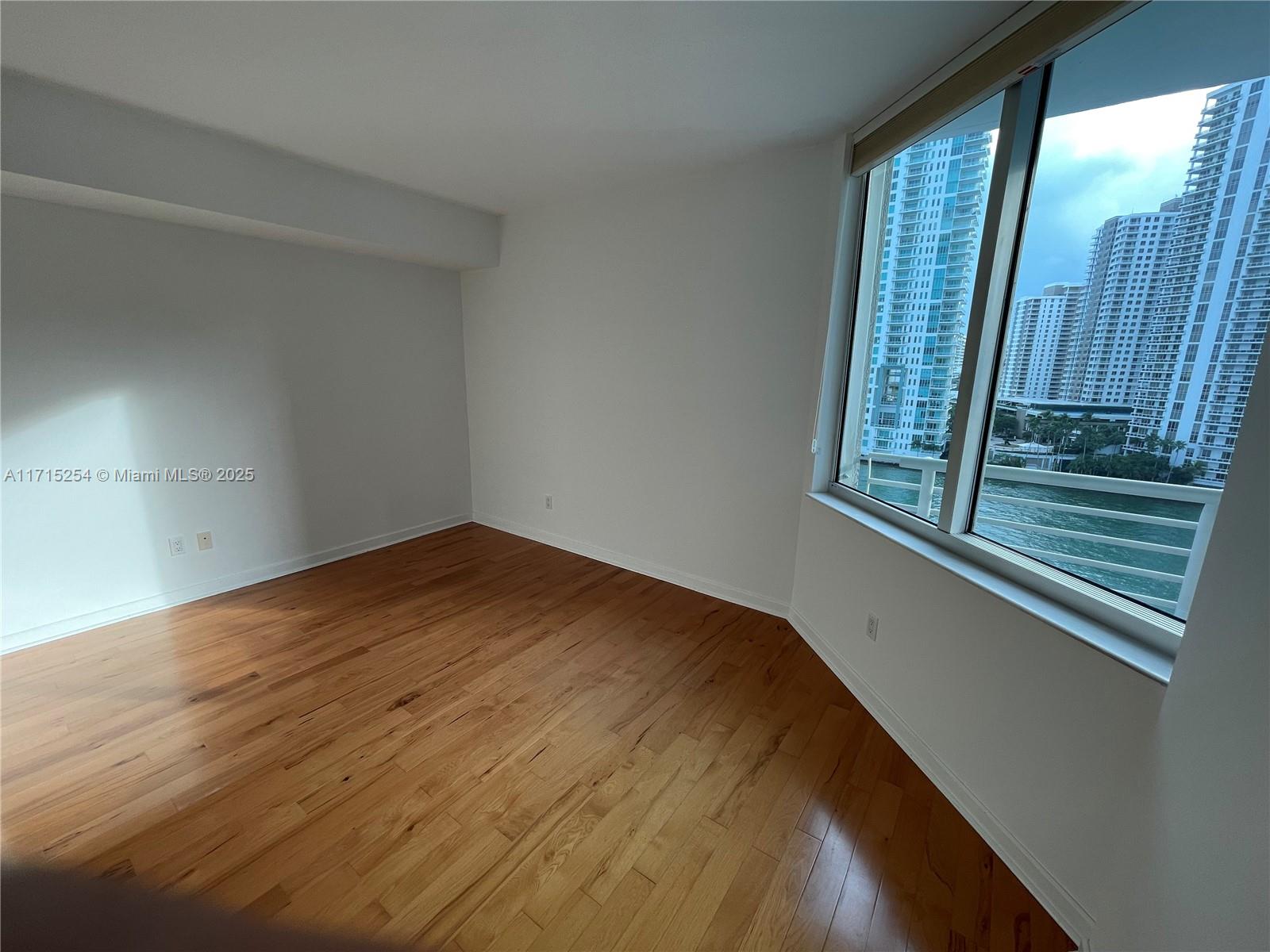 325 S Biscayne Blvd #1219, Miami FL 33131