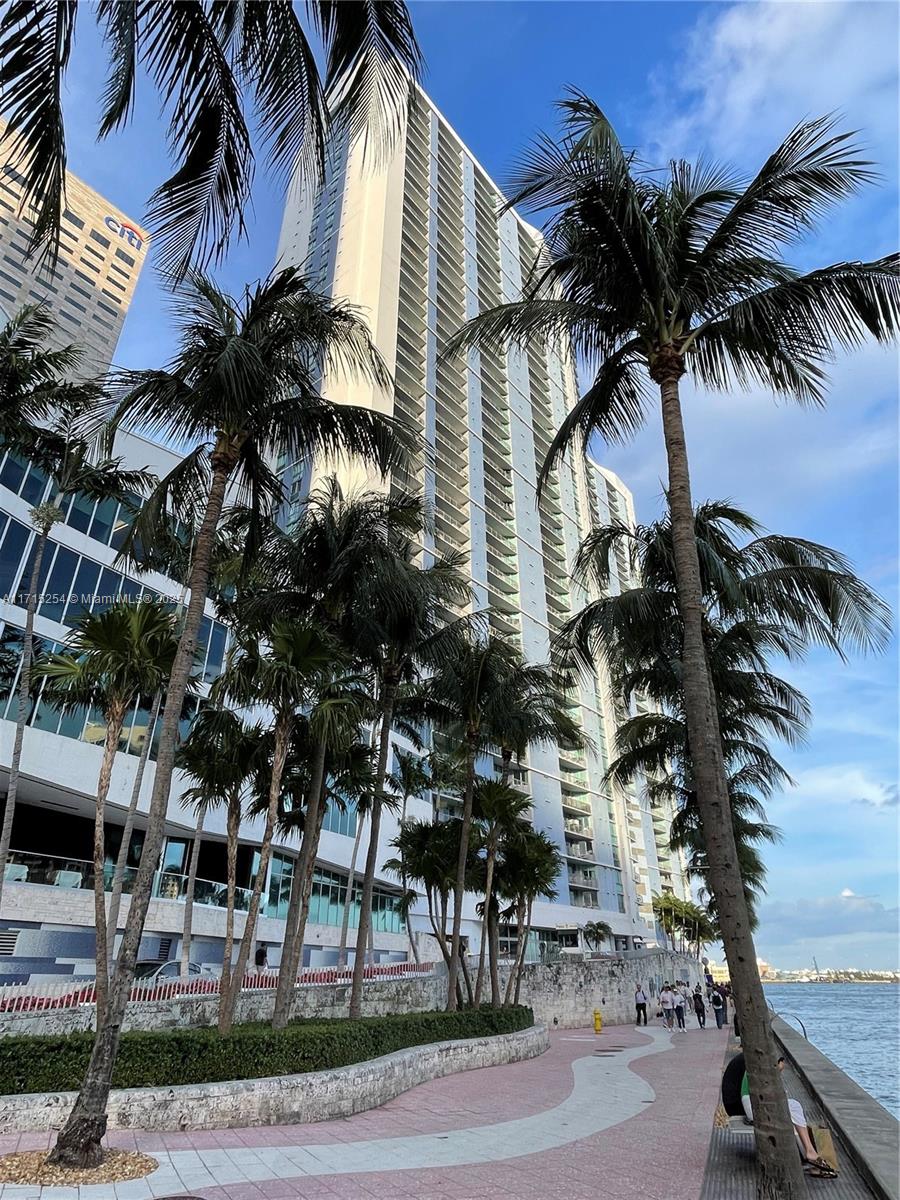 325 S Biscayne Blvd #1219, Miami FL 33131