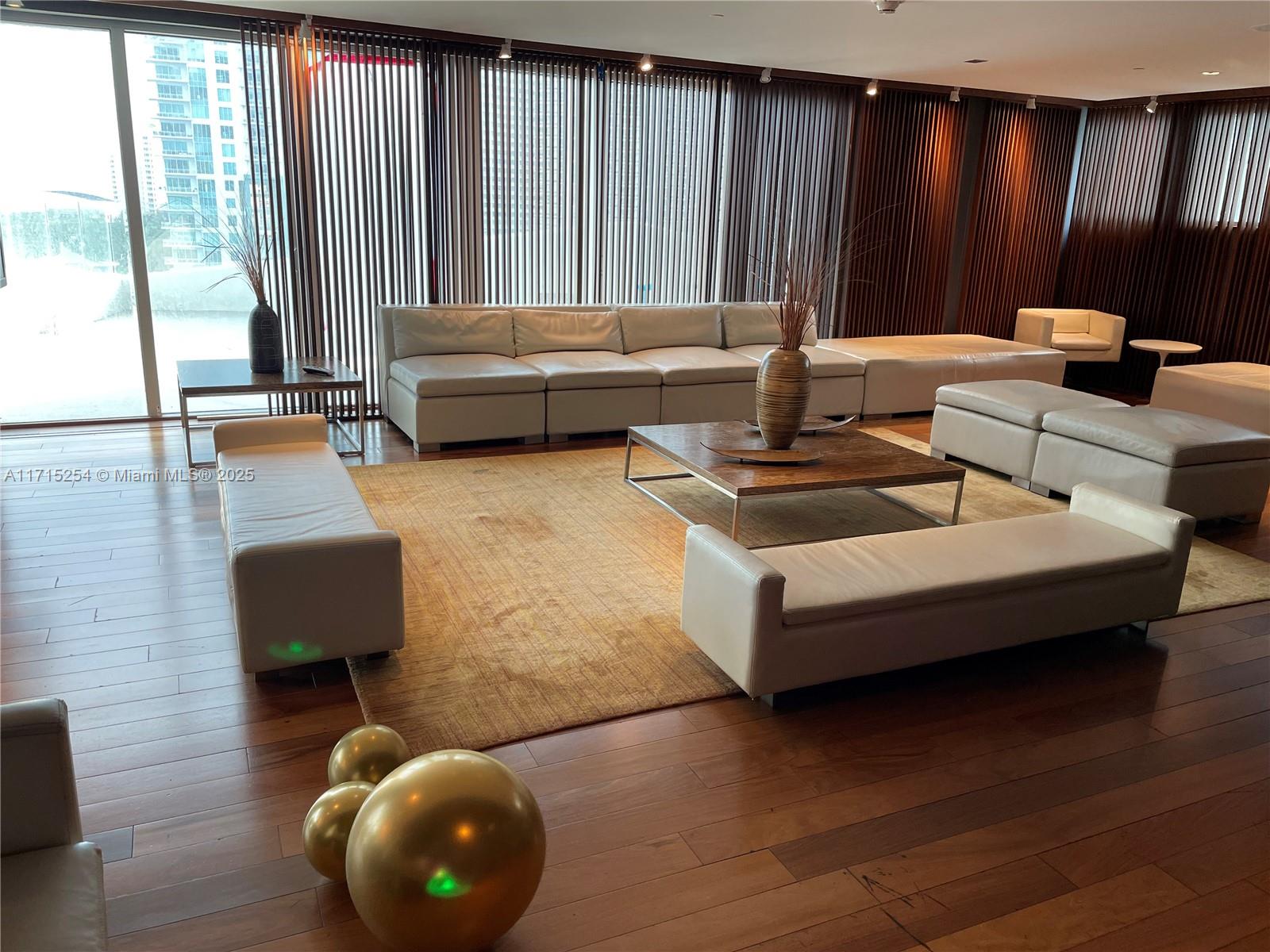 325 S Biscayne Blvd #1219, Miami FL 33131