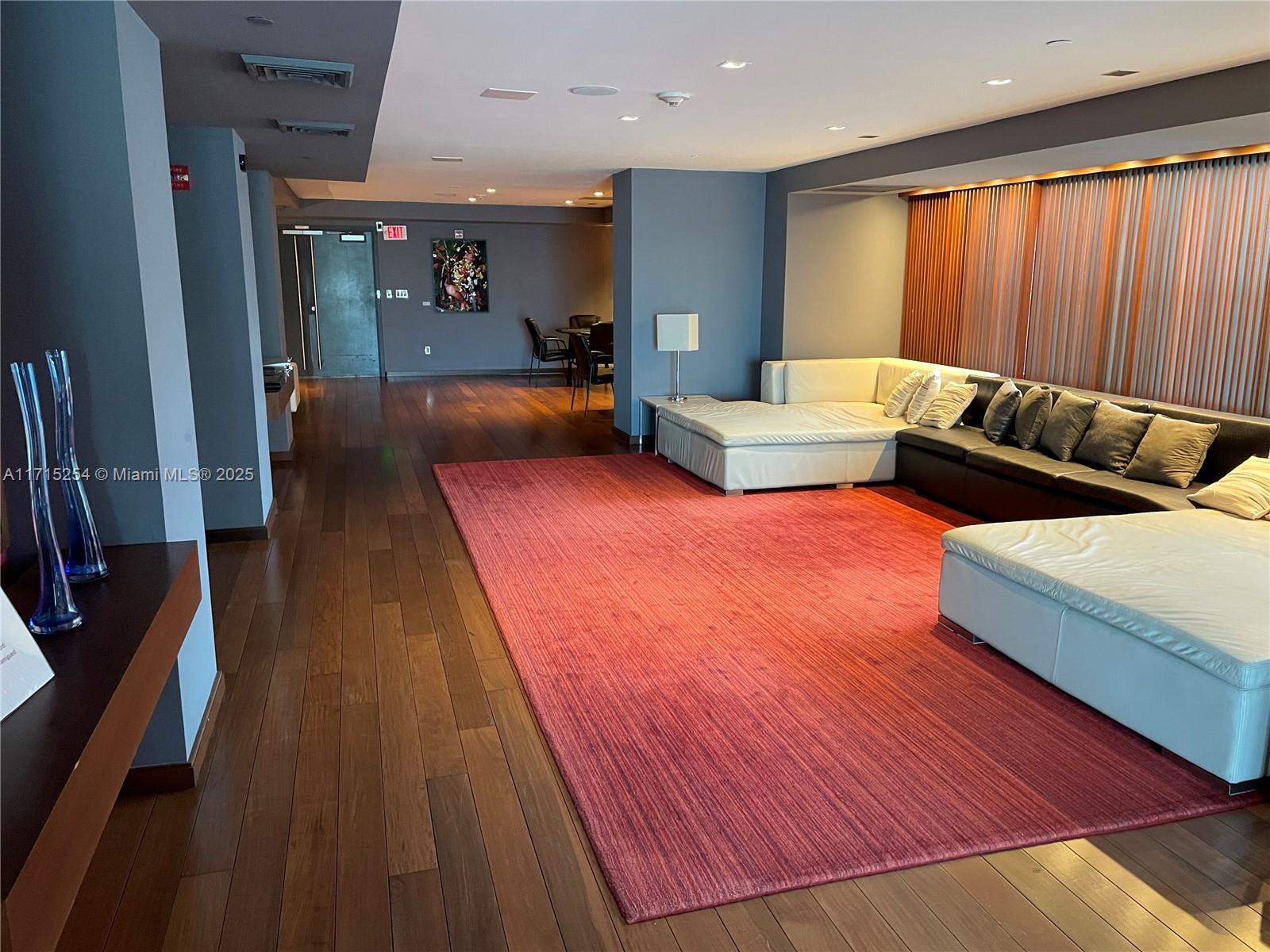 325 S Biscayne Blvd #1219, Miami FL 33131